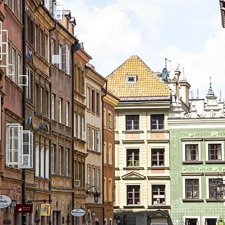 Swietojanska Old Town By Bookinghost Varsavia