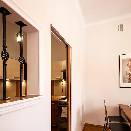 Swietojanska Old Town By Bookinghost Варшава